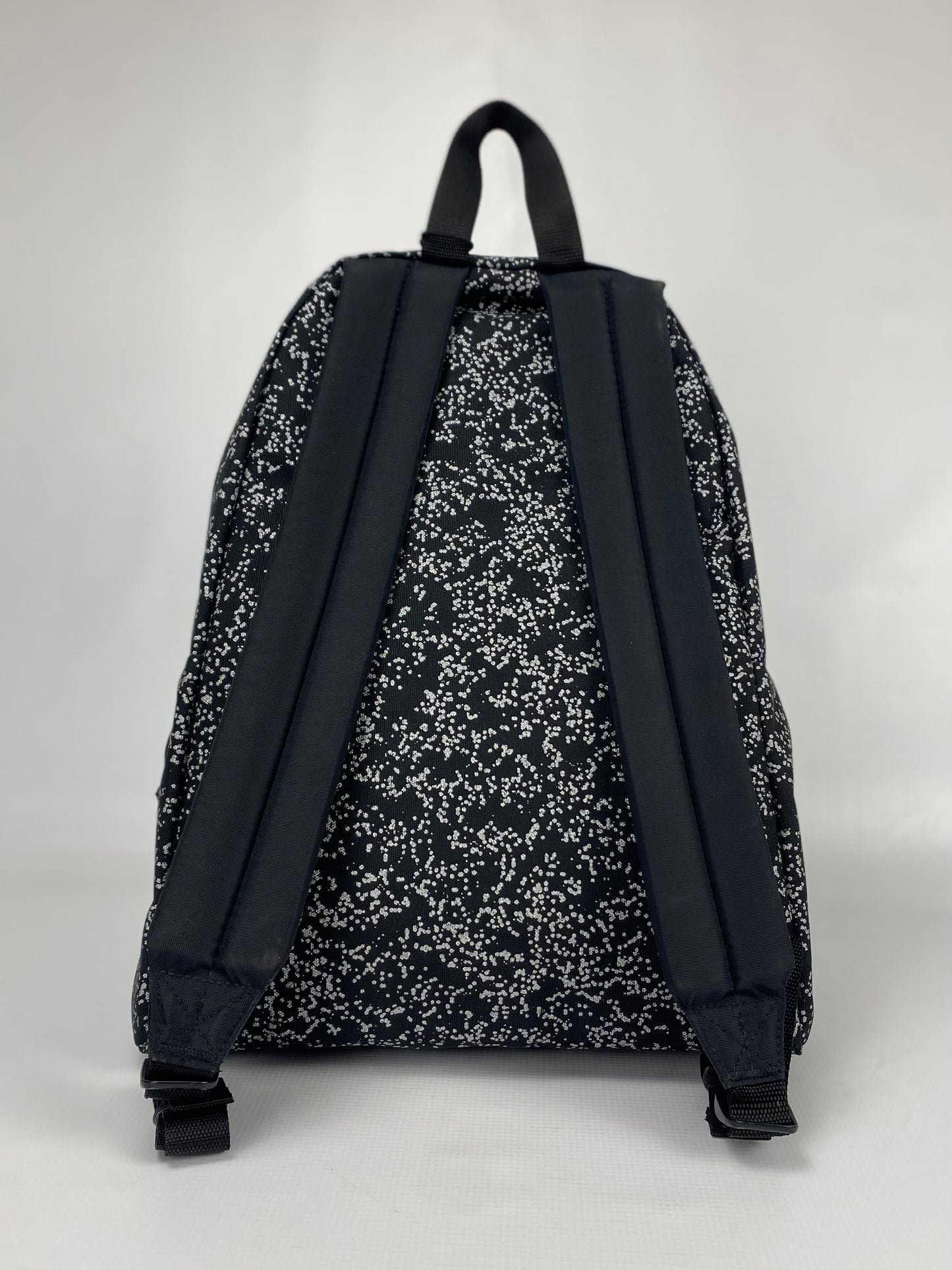 Sac à dos Eastpak NOIR/BLANC+ Gourde gratuite